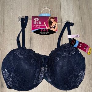 NWT 38D bra. Beautiful lace